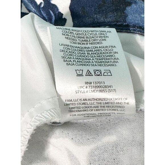 The Limited Women’s Floral Print Flat‎ Front Chino Shorts Blue White Size 14 - Picture 10 of 13